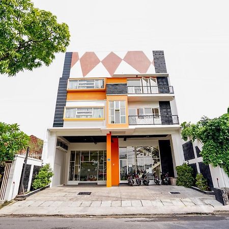 Pratisarawirya Guesthouse By Ecommerceloka Surabaya Esterno foto