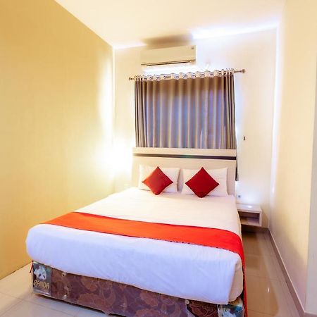 Pratisarawirya Guesthouse By Ecommerceloka Surabaya Esterno foto
