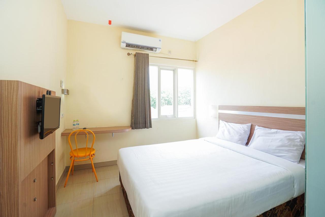 Pratisarawirya Guesthouse By Ecommerceloka Surabaya Esterno foto