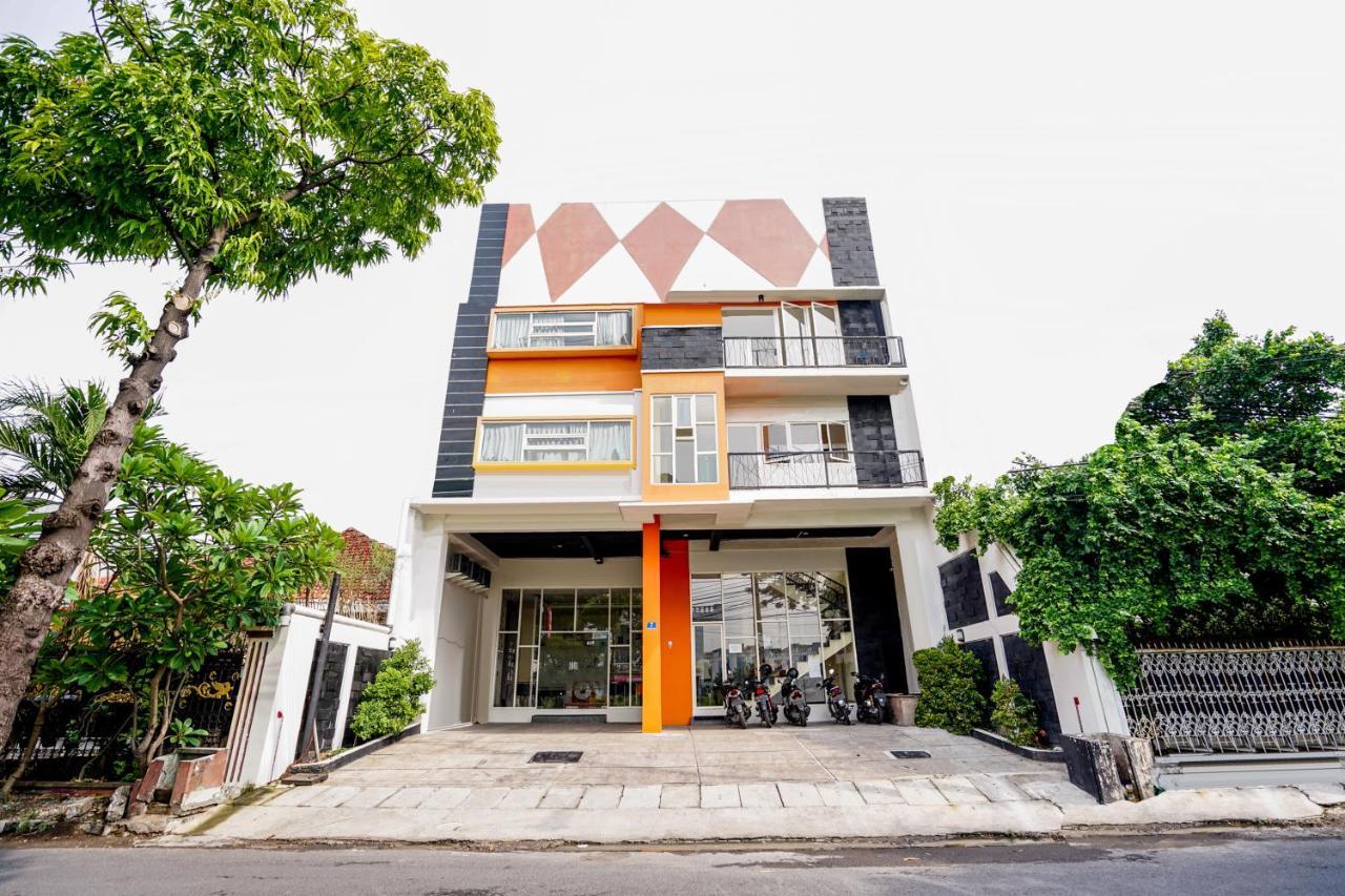 Pratisarawirya Guesthouse By Ecommerceloka Surabaya Esterno foto