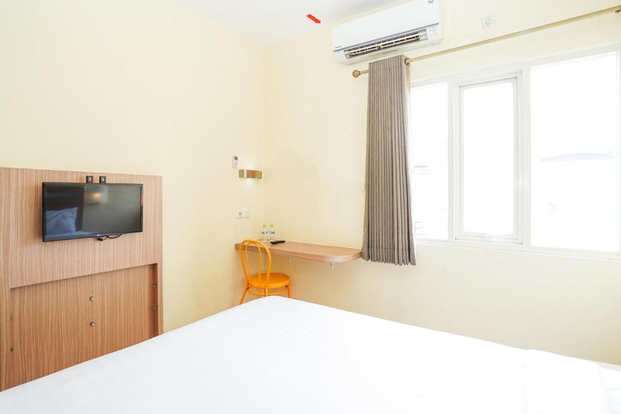Pratisarawirya Guesthouse By Ecommerceloka Surabaya Esterno foto