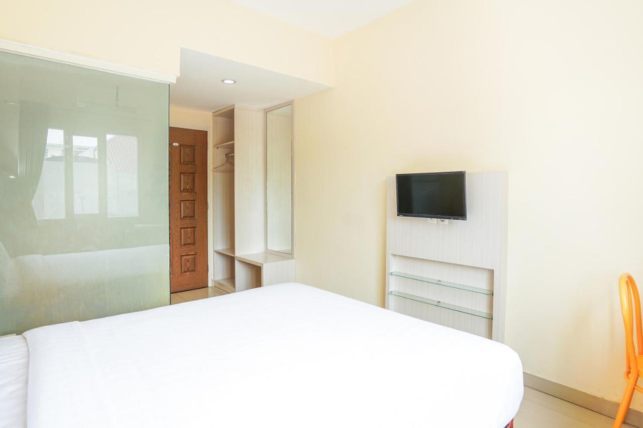 Pratisarawirya Guesthouse By Ecommerceloka Surabaya Esterno foto
