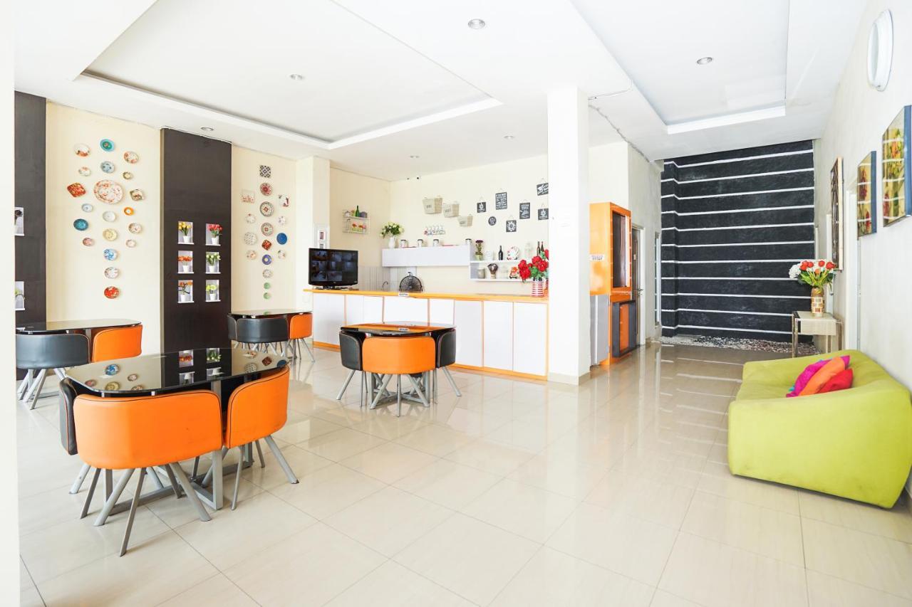 Pratisarawirya Guesthouse By Ecommerceloka Surabaya Esterno foto
