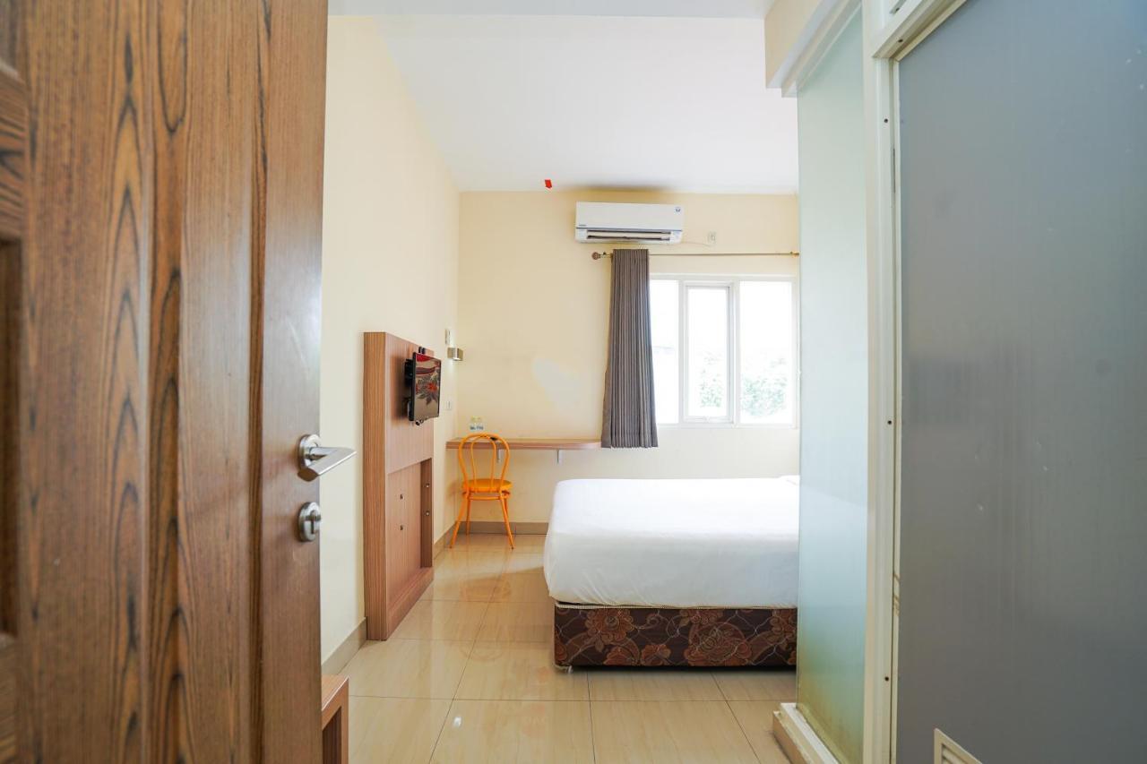 Pratisarawirya Guesthouse By Ecommerceloka Surabaya Esterno foto
