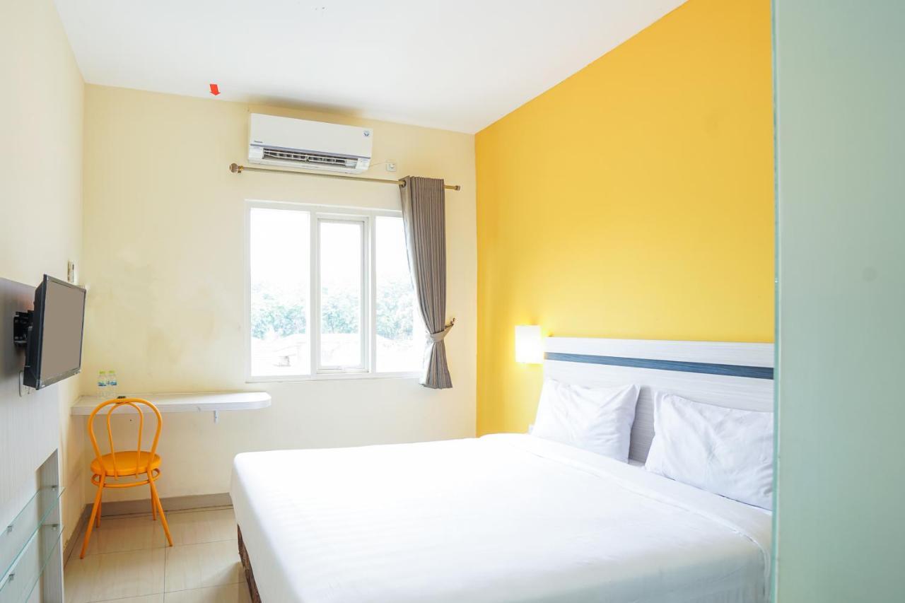 Pratisarawirya Guesthouse By Ecommerceloka Surabaya Esterno foto
