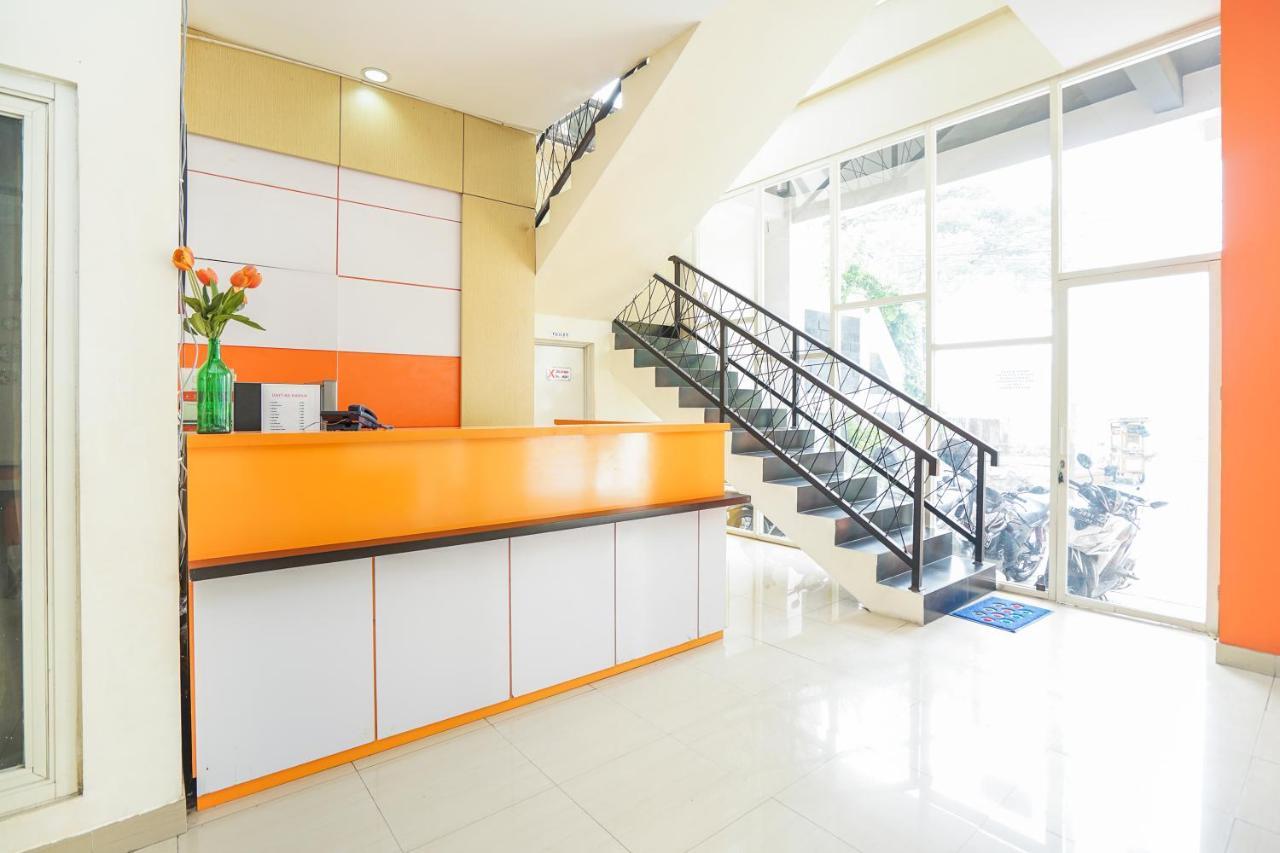 Pratisarawirya Guesthouse By Ecommerceloka Surabaya Esterno foto