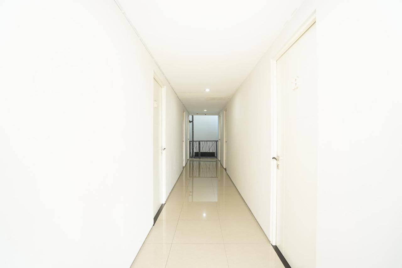 Pratisarawirya Guesthouse By Ecommerceloka Surabaya Esterno foto