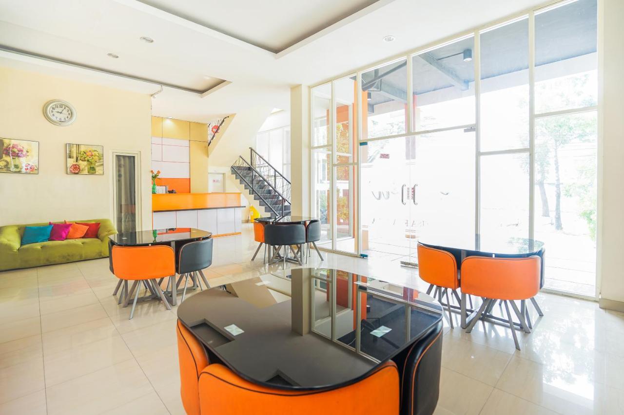 Pratisarawirya Guesthouse By Ecommerceloka Surabaya Esterno foto