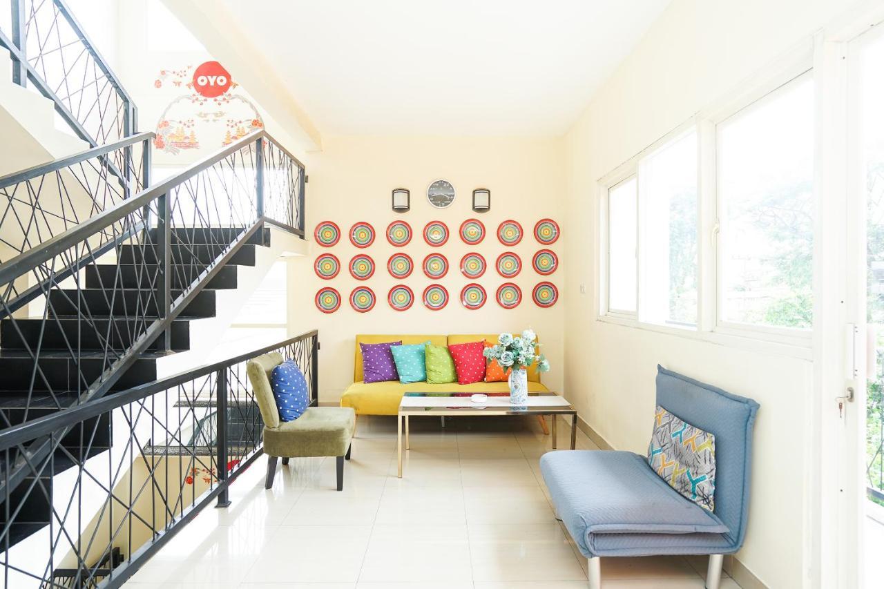 Pratisarawirya Guesthouse By Ecommerceloka Surabaya Esterno foto